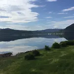 Feriehus Idyllisk Hus Ved Sjøen *