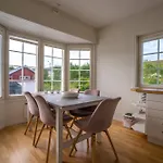 Idyllisk Hus Ved Sjoen * Hammerfest