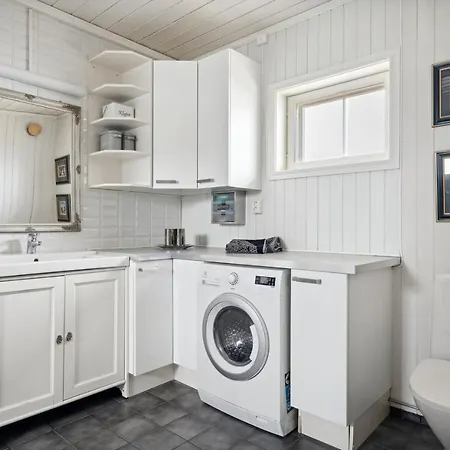 Idyllisk Hus Ved Sjoen 펜션 *