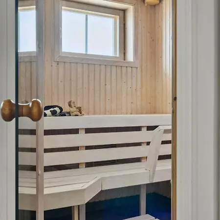 Idyllisk Hus Ved Sjoen Feriehus *