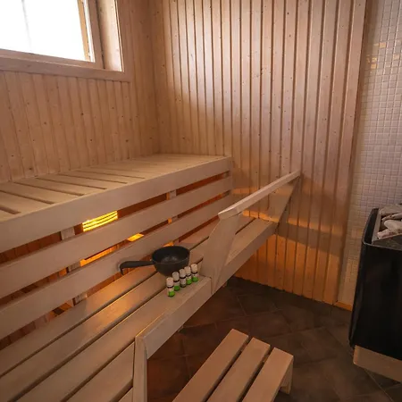 Idyllisk Hus Ved Sjoen *