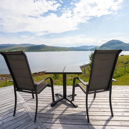 Idyllisk Hus Ved Sjoen Hammerfest