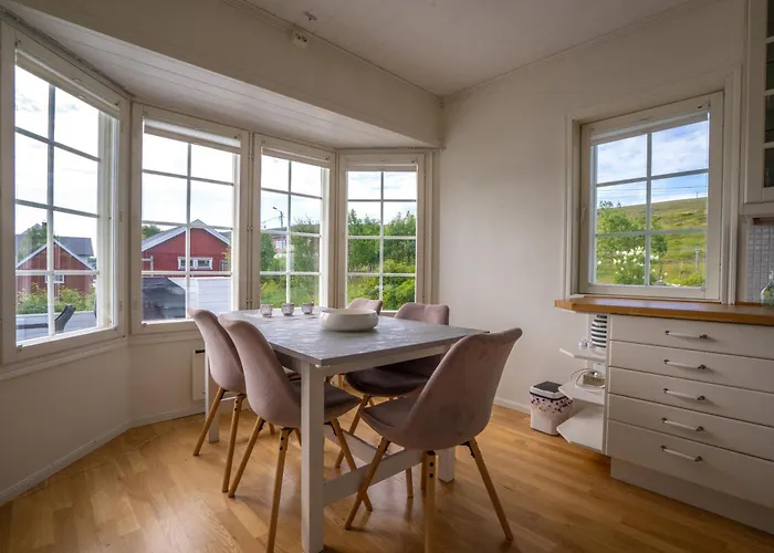 Idyllisk Hus Ved Sjoen * Hammerfest