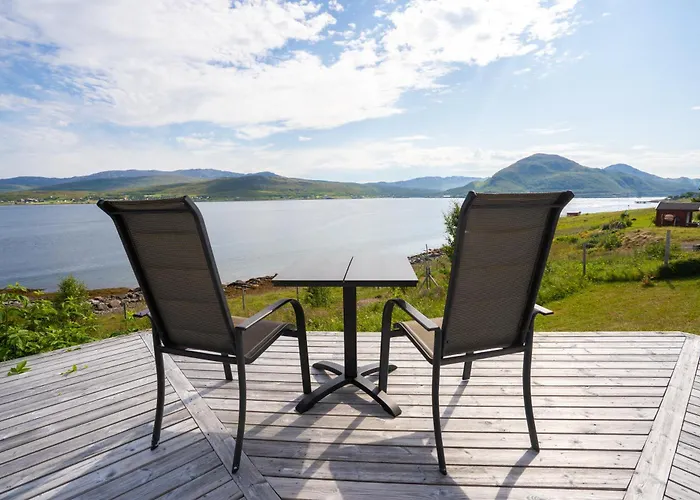 Idyllisk Hus Ved Sjoen Hammerfest