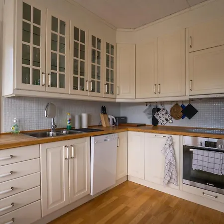 Idyllisk Hus Ved Sjoen * Hammerfest